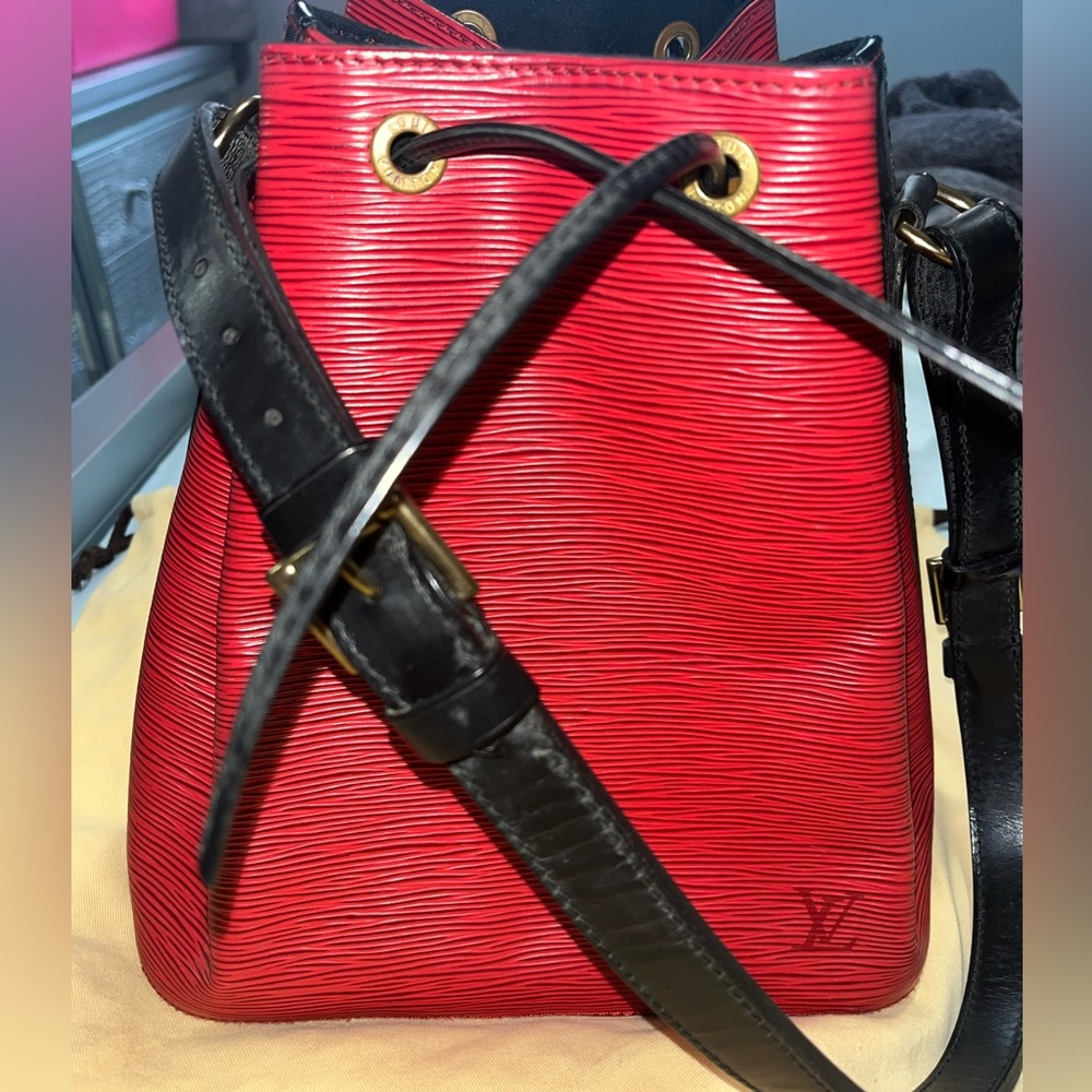 ❤️‍🔥EUC Red Epi Bucket Purse❤️‍🔥